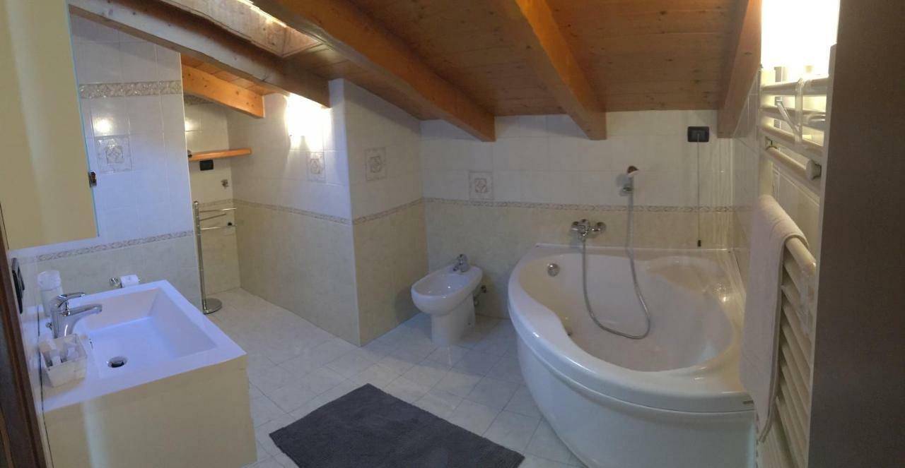 Casa Dany Hotell Lugagnano Exteriör bild